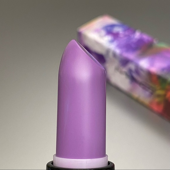 MAC Forget-Me-Naughty Lipstick - Picture 11 of 12